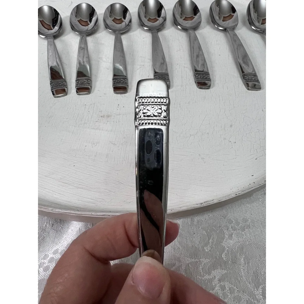 Oneida Anaheim Tablespoons 18/0 Stainless Steel Glossy Soup Spoons Set of 4